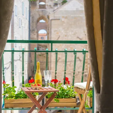Lux Aurelius In Centre Old Town Maison d'hôtes 4*