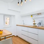 Lux Aurelius In Centre Old Town Гостевой дом 4*