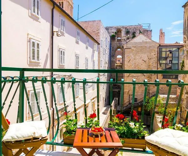 Lux Aurelius In Centre Old Town 4*