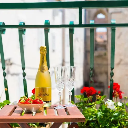 Lux Aurelius In Centre Old Town 4*