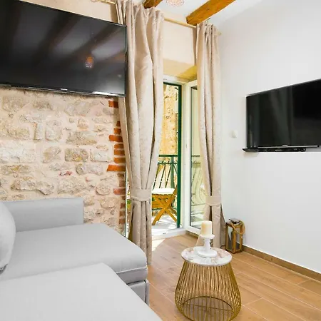 Lux Aurelius In Centre Old Town 4*