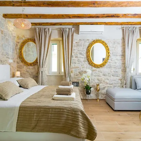 Lux Aurelius In Centre Old Town Guest house