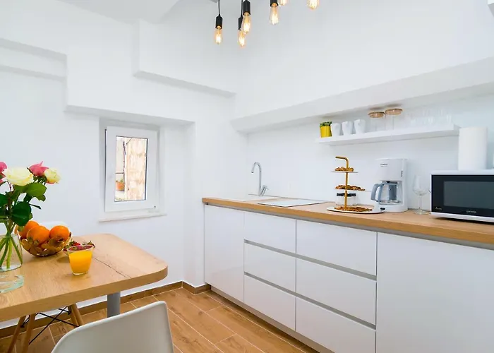 Lux Aurelius In Centre Old Town 게스트하우스 4*