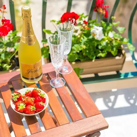 Lux Aurelius In Centre Old Town