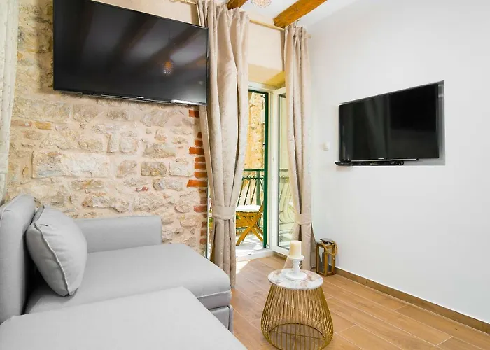 Lux Aurelius In Centre Old Town 4*